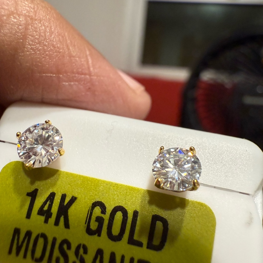 Real solid, 14k yellow gold Moissanite earring 1.00ctw - Picture 4 of 7